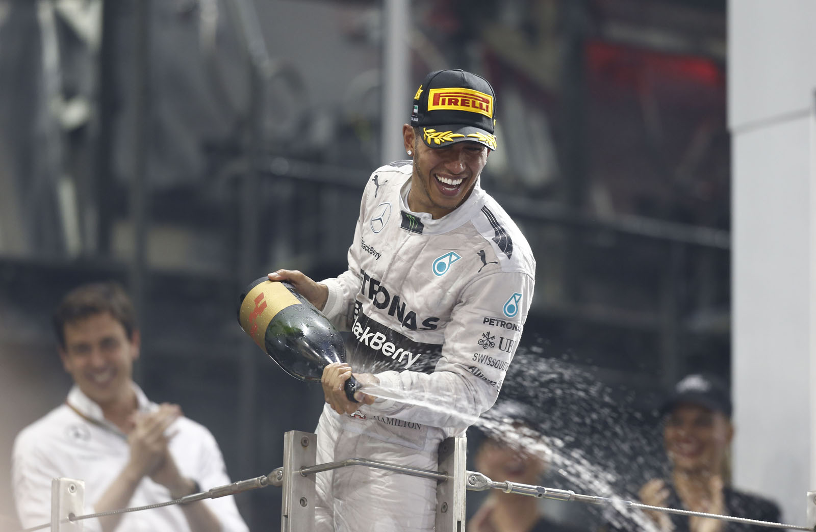 Lewis Hamilton Champagne Podest Web