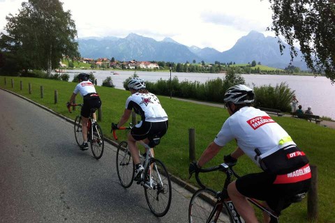 Hotel-Sommer-Radfahrer-auf-Tour