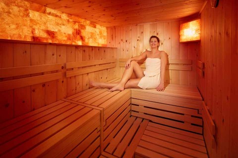 Hotel_Summer_Sauna Woman