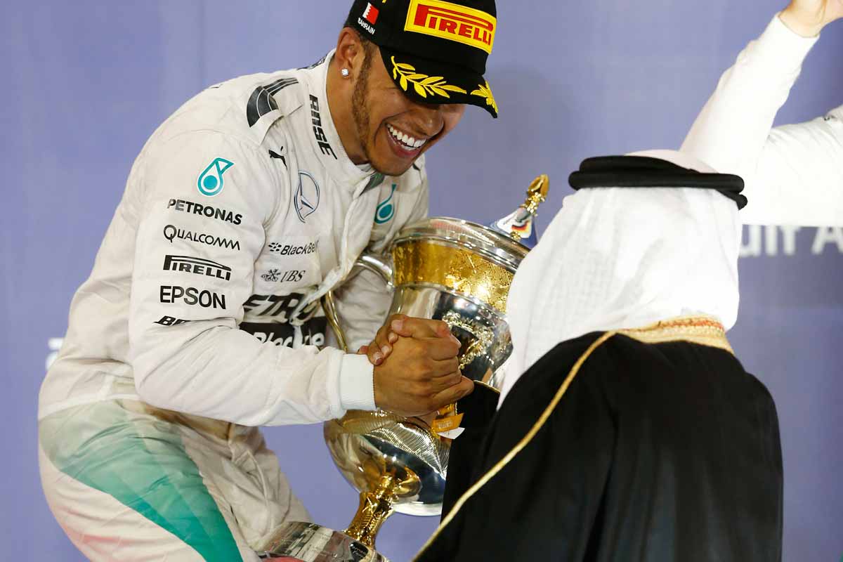 GP de Bahreïn2015-Remise du trophée-Cheikh Hamilton