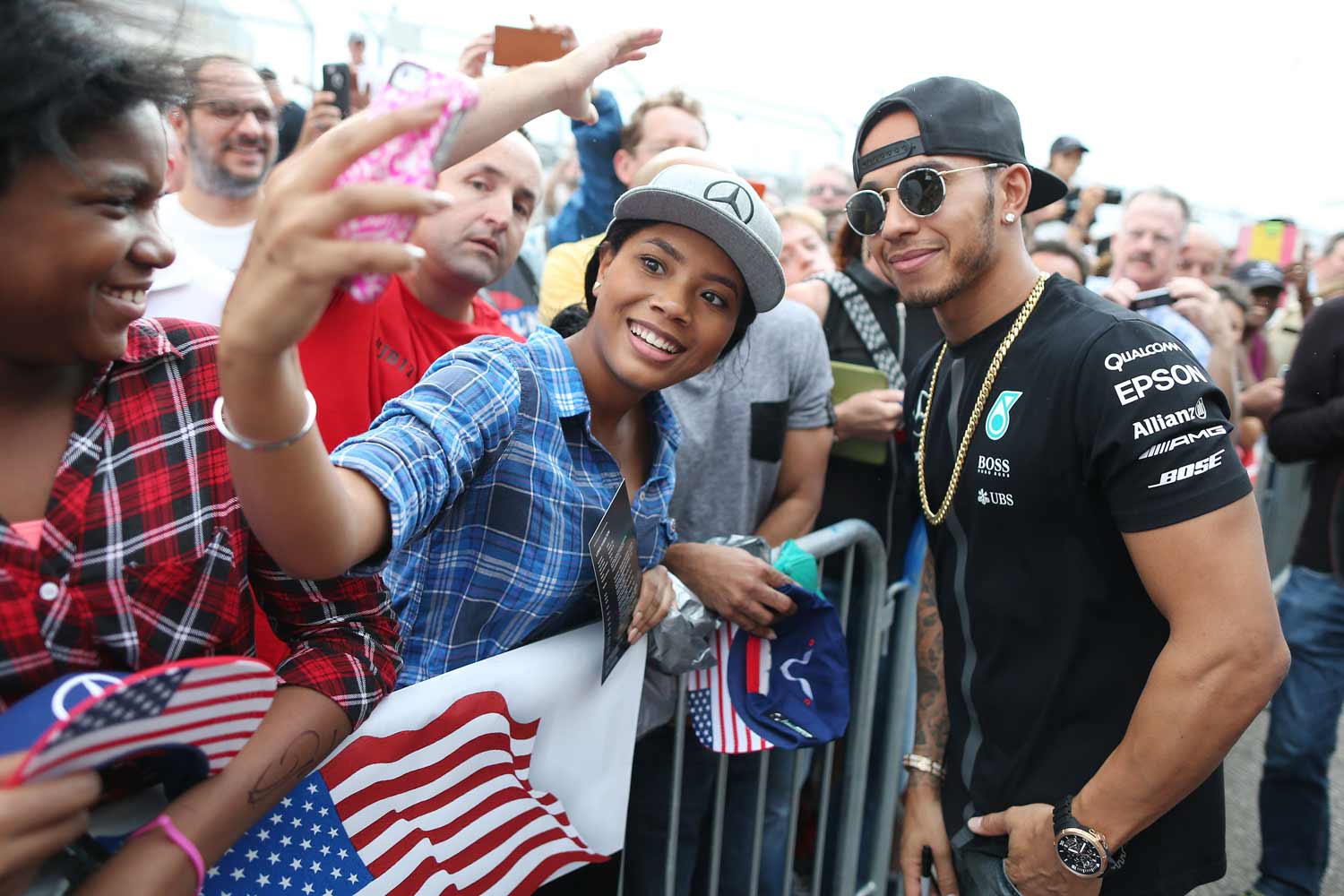 F1-GP-USA2015_Hamilton-Fans