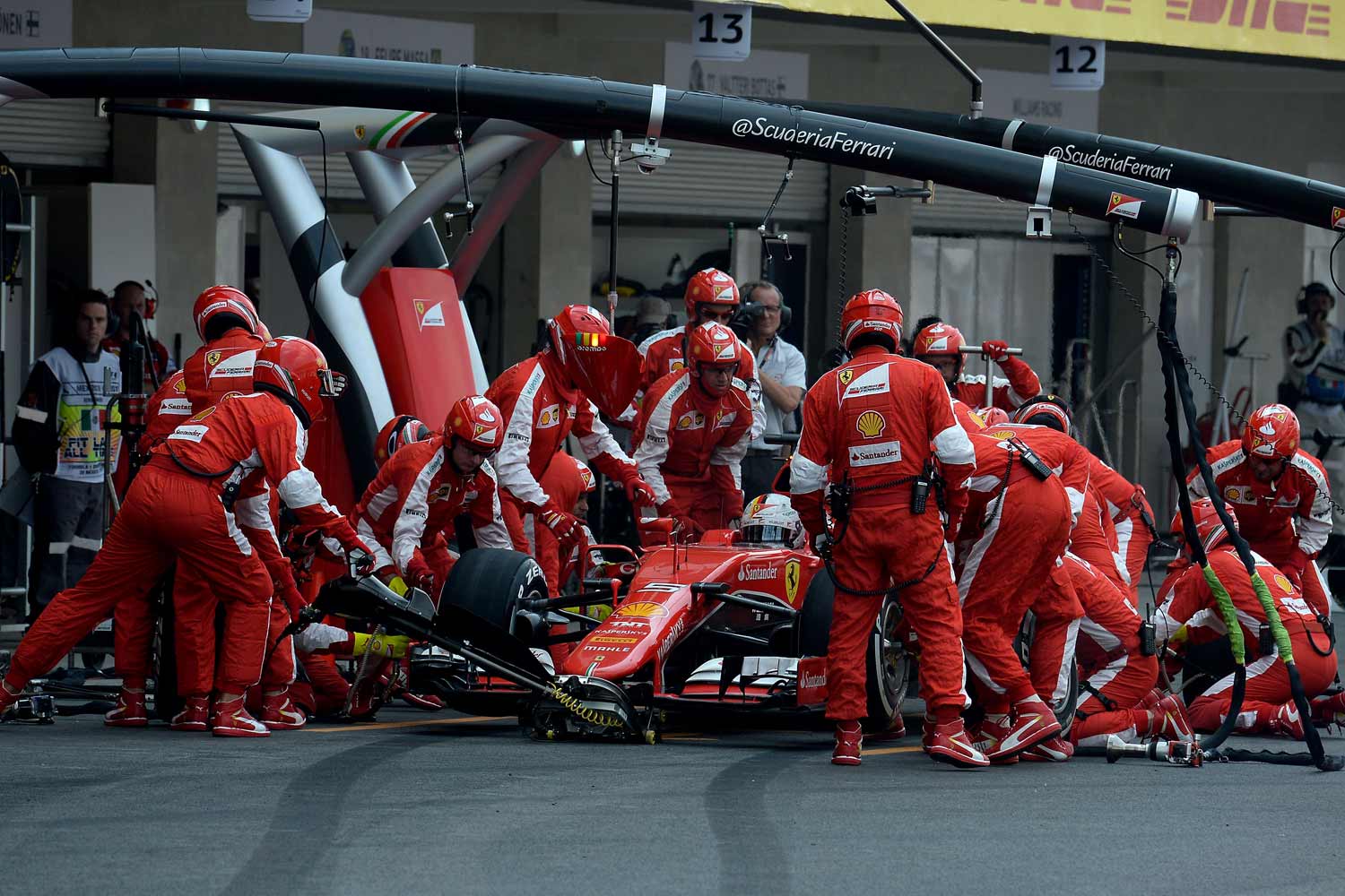 F1-Mexiko-Ferrari-Box