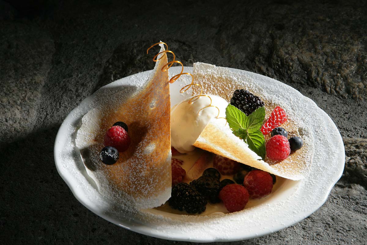 Bayas bajo la hoja de strudel, postre del nuevo restaurante Glow de Davos