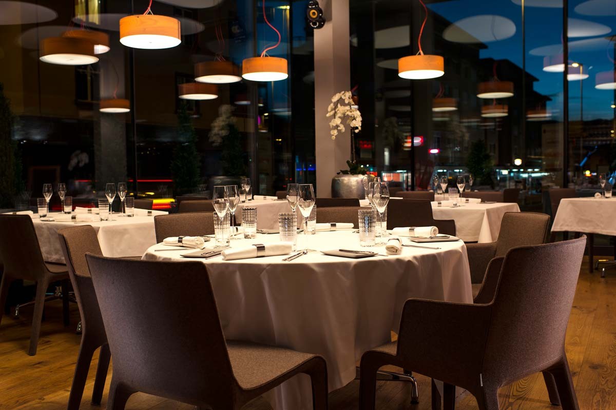 Restaurante Glow, Davos, mesas puestas