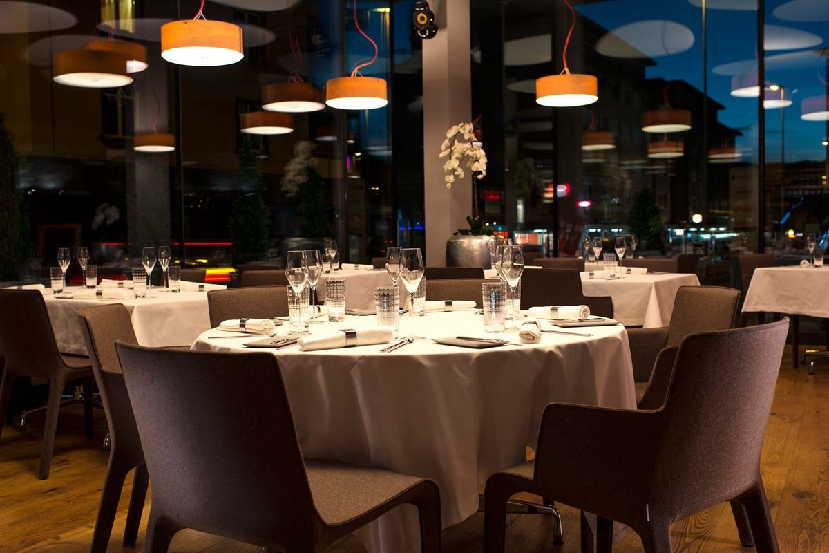 Ristorante Glow, Davos, tavoli apparecchiati