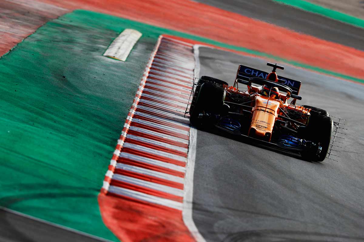 Imagen de acción del McLaren MCL331