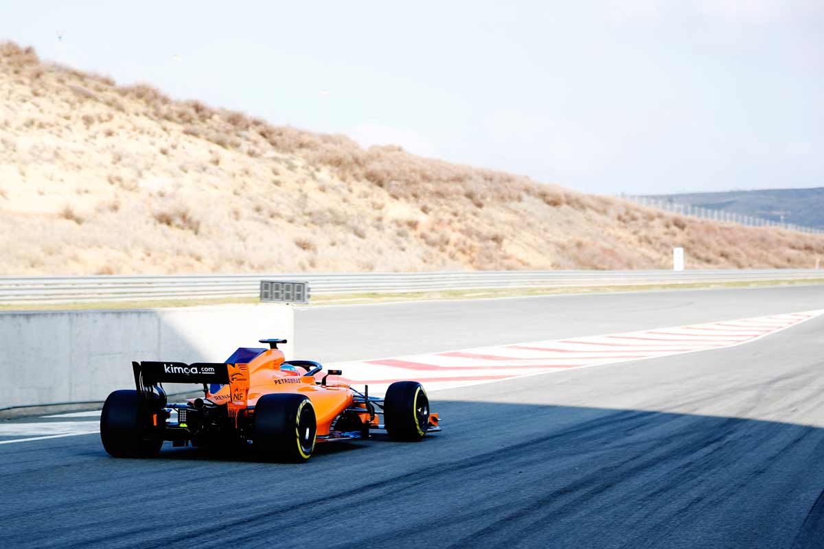 McLaren MCL33 action picture2