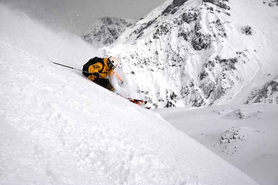 Lusti ski action picture3 powder