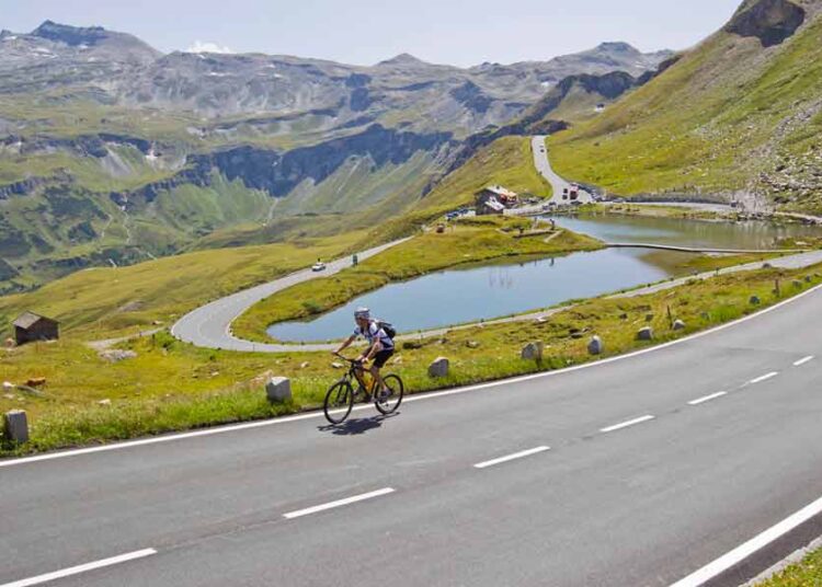 Grossglockner, biker, alpine pass for cyclists