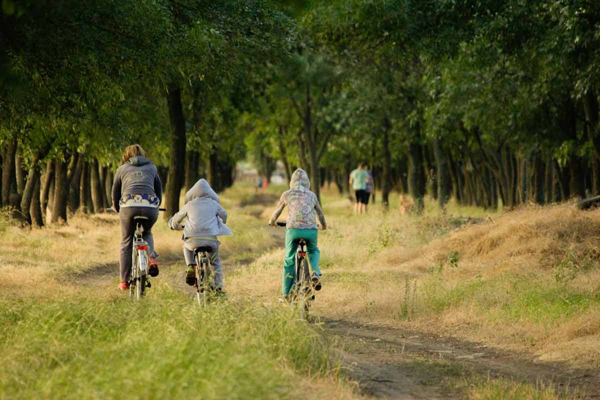 Vacanze autunnali/vacanze attive in un clima mite: ecco come le famiglie di ciclisti ottengono i loro soldi anche in autunno