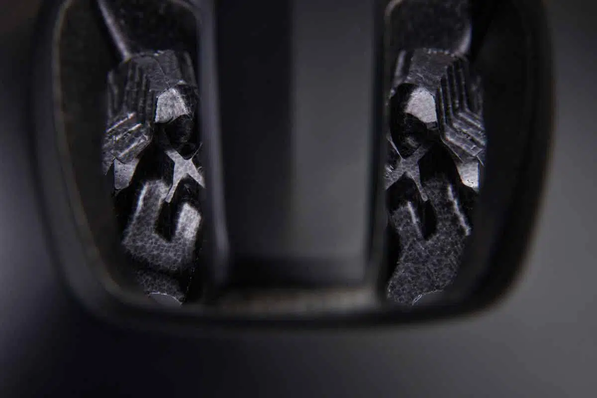 Lazer-KinetiCore-V-FRONT-VENTS-DIRECT_cleaned-web