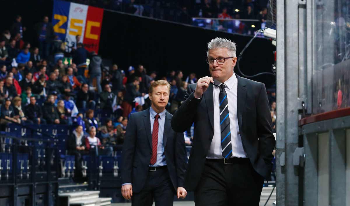 ZSC Lions en finale des playoffs 2014/15 contre le HC Davos avec l'entraîneur Marc Crawford et l'assistant Rob Cookson