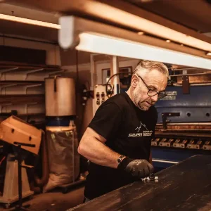 1002 handmade skis