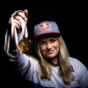 Valentina Höll: Österreichs Downhill-Supertalent