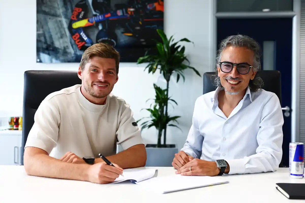 Max Verstappen firma con Red Bull hasta 2030.